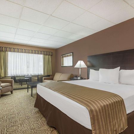 Ramada By Wyndham Paintsville Hotel & Conference Center Exterior foto