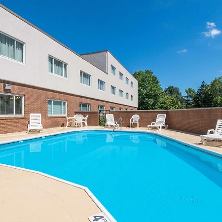 Ramada By Wyndham Paintsville Hotel & Conference Center Exterior foto