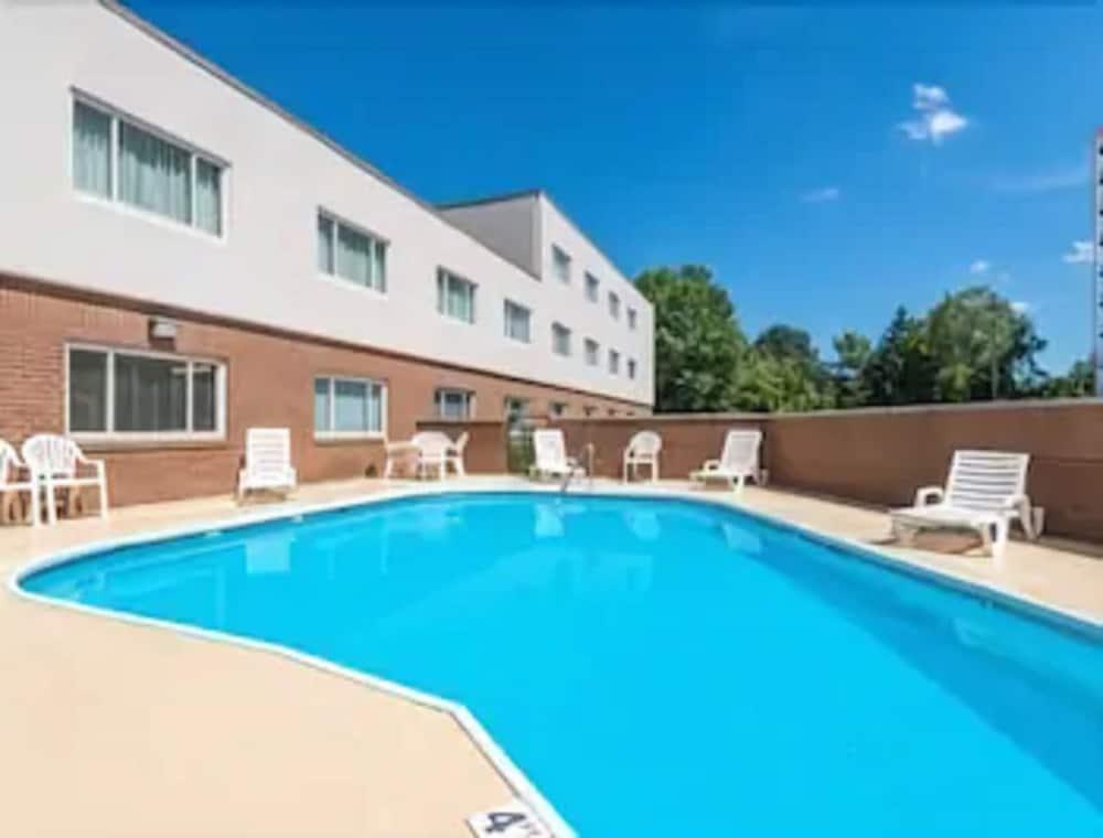 Ramada By Wyndham Paintsville Hotel & Conference Center Exterior foto
