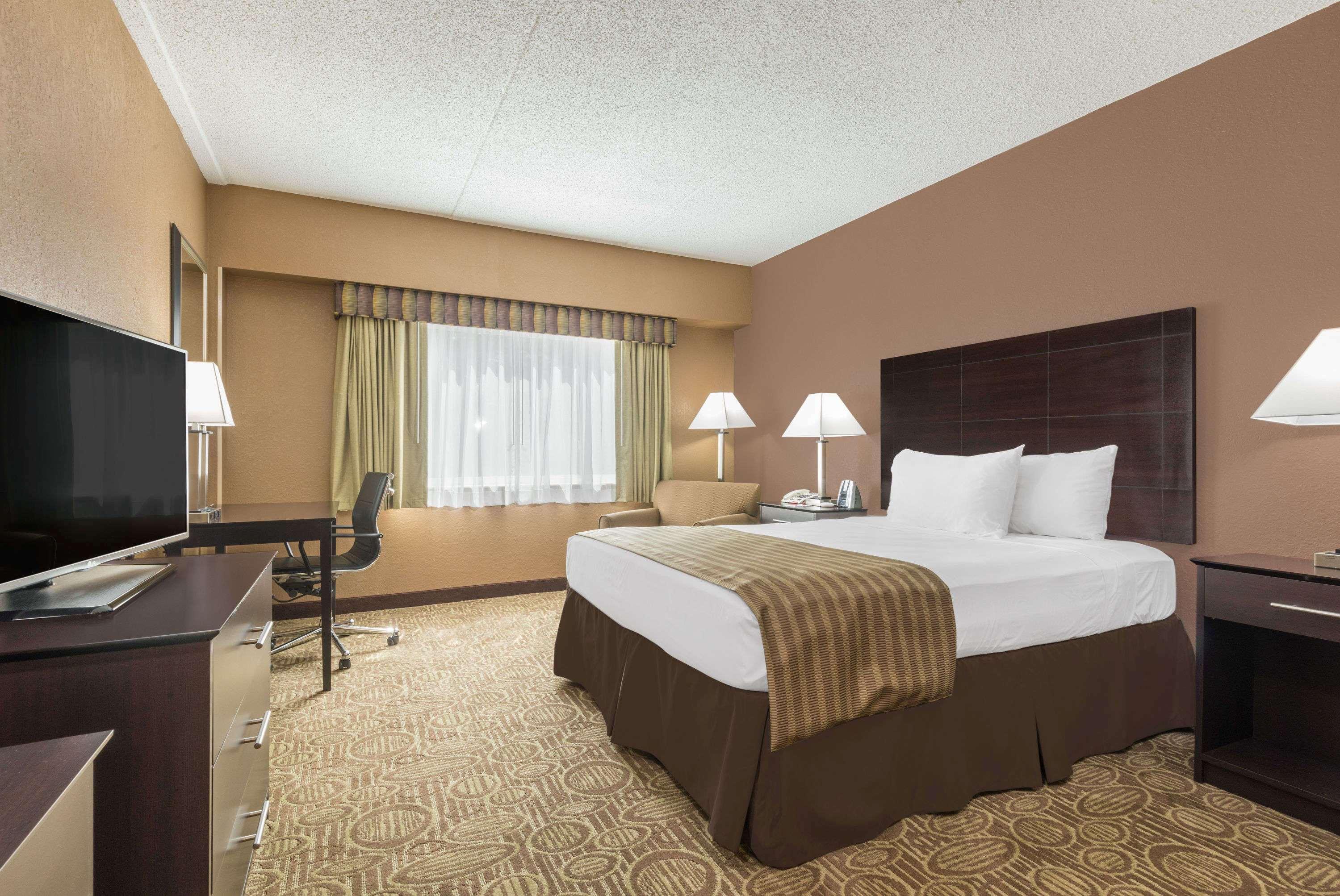 Ramada By Wyndham Paintsville Hotel & Conference Center Exterior foto