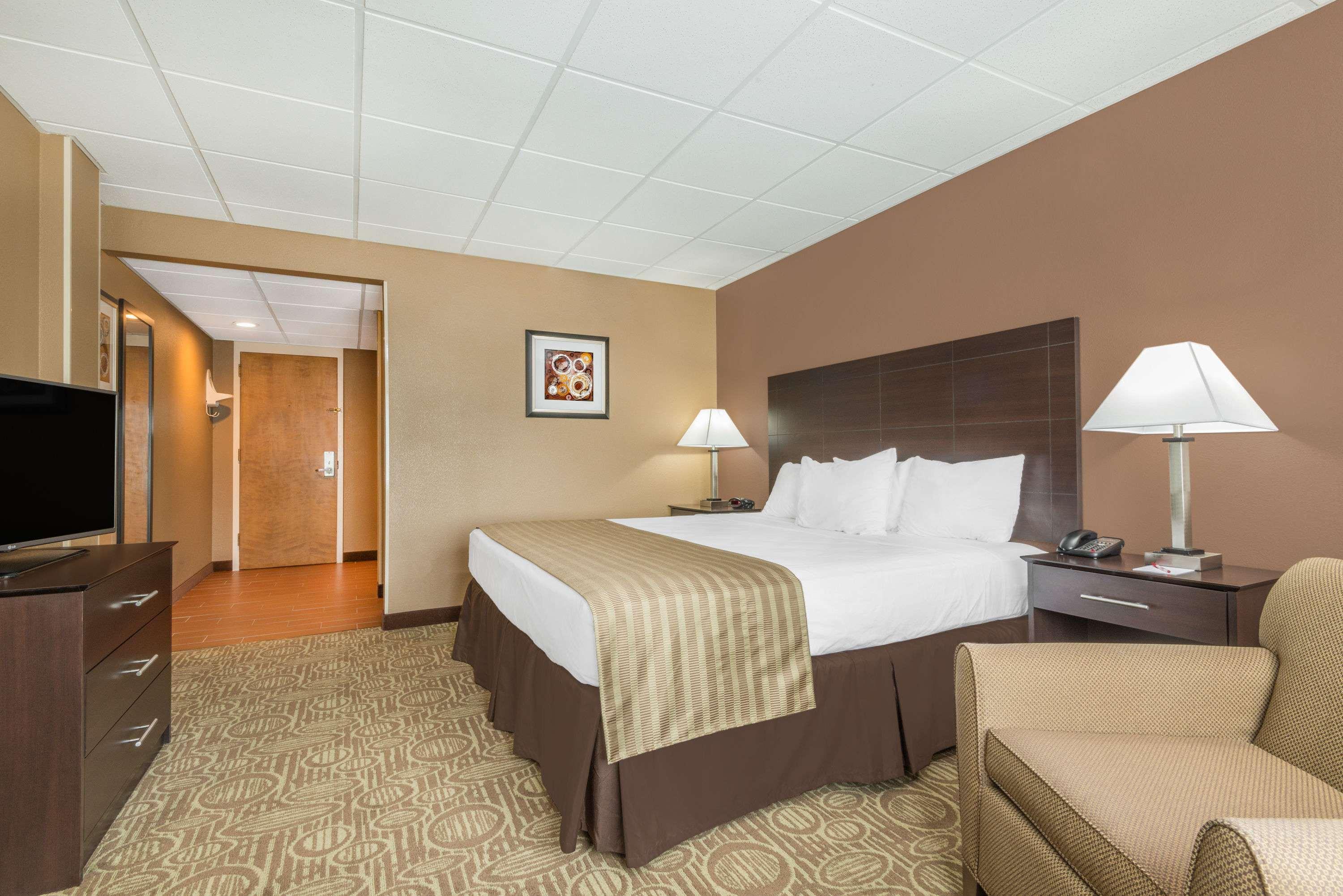 Ramada By Wyndham Paintsville Hotel & Conference Center Exterior foto